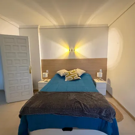 Patio Andaluz En Apartamento Dénia