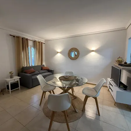 Patio Andaluz En Apartment